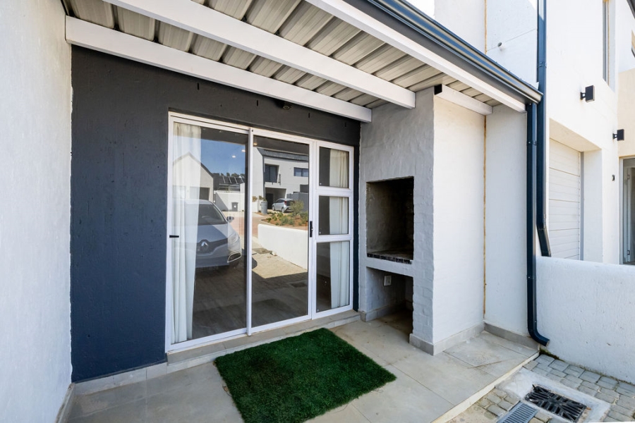 To Let 3 Bedroom Property for Rent in Newinbosch Western Cape